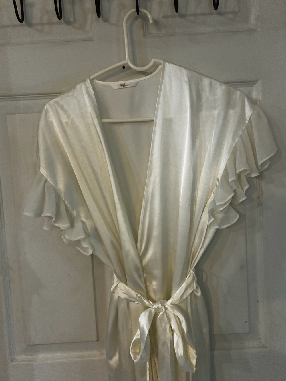 Flora woman’s Silky Satin Robe with Ruffle Sleeves - Ivory, Size: S/M